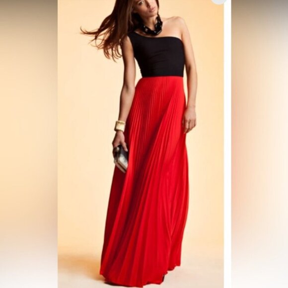 Alexis Two-Tone Designer Dress – Black & Red Pleated – Size Small - Picture 9 of 13